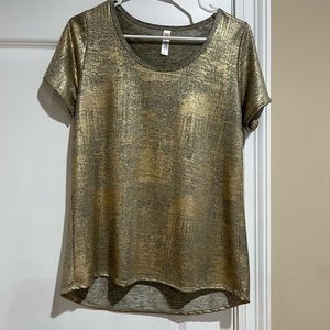 Elegant lularoe classic t